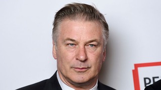 Alec Baldwin bắn chết nhà quay phim Halyna Hutchins, đạo diễn bị thương