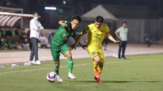 Nhiều sân bóng đón khán giả khi V-League trở lại