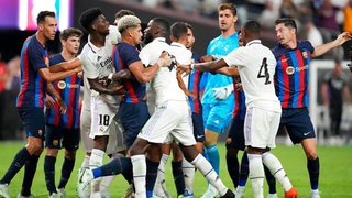 El Clasico căng thẳng và rực cháy trên đất Mỹ