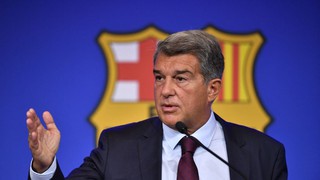 Laporta muốn tái hợp với Messi