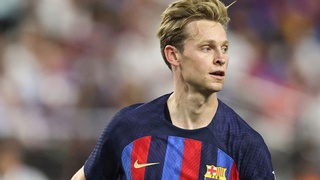 Neville muốn De Jong kiện Barca