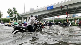 Đêm 3/6, vùng núi Bắc Bộ có nơi mưa to, khả năng xảy ra lốc, sét, mưa đá và gió giật mạnh