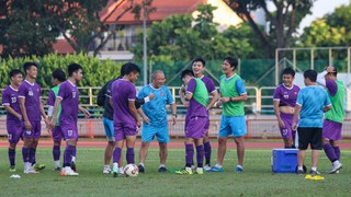 Nhật ký AFF Cup 14/12: Đội tuyển Việt Nam tổn thất lực lượng. Thầy Park thách Indonesia chơi tấn công