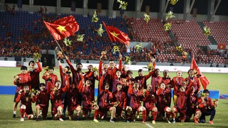 VIDEO: Tuyển nữ Việt Nam hát Quốc ca đầy xúc động với tấm HCV SEA Games