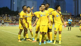 Video bàn thắng SLNA 2-0 TPHCM: SLNA bứt phá