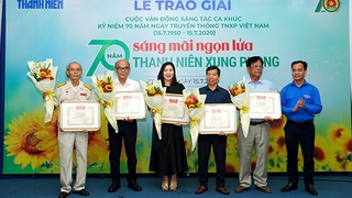 Trao giải ca khúc 70 năm thanh niên xung phong