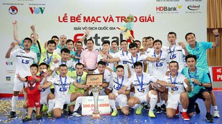 Thái Sơn Nam nhận Cup vô địch giải futsal VĐQG 2017
