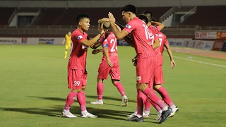 Merlo ghi 3 bàn, Sài Gòn FC thoát bét bảng