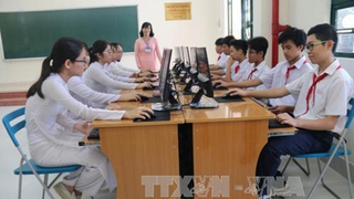 Phó Thủ tướng Vũ Đức Đam 'tuýt còi' các trường lạm thu đầu năm học