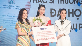 'Bà trùm hoa hậu' Phạm Kim Dung trao học bổng 300 triệu đồng cho Á hậu Phương Anh