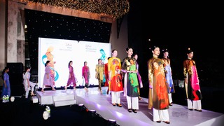 Trình diễn BST áo dài Heritage tôn vinh vẻ đẹp văn hoá Việt Nam và Ý