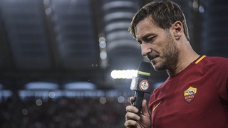 Totti khóc như mưa trong lần cuối cùng xuất hiện trên sân bóng