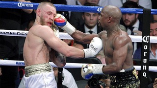 Nữ CĐV gây sốc với dự đoán KHÔNG TƯỞNG về trận đấu giữa Mayweather - McGregor