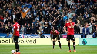 ĐIỂM NHẤN Huddersfield 2-1 M.U: Lindelof chưa đủ sức đá ở Premier League. M.U đang đi chệch hướng