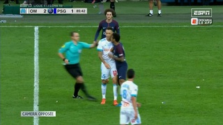 Neymar ghi bàn rồi bị đuổi vì 'thiết đầu công', PSG phải nhờ Cavani mới thoát thua trận