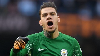 Thủ thành Ederson: 'Tôi có thể đá tiền vệ và sút phạt thành bàn'