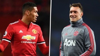 Mourinho quyết thay máu hàng thủ, bán cả Phil Jones lẫn Chris Smalling