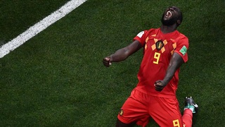 Lukaku gây sốt với pha kiến tạo... không cần chạm bóng, giúp Bỉ thắng ngược Nhật Bản