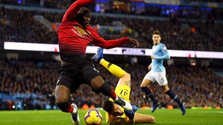 Vấn đề của M.U: Lukaku quá cô đơn trên hàng công