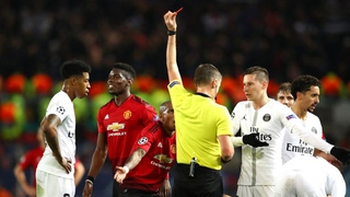 M.U 0-2 PSG: Pogba bị chỉ trích khi dính thẻ đỏ ngu ngốc và 'mất tích' ở Old Trafford