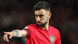 Bóng đá hôm nay 15/10: MU đón tin vui từ Bruno Fernandes. Maguire dính thẻ đỏ khiến Anh thua đau