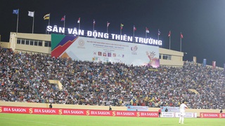 SEA Games 31: CĐV Đông Nam Á ngả mũ thán phục với sân Thiên Trường