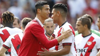 CẬN CẢNH vụ Ronaldo bỏ về sớm sau 45 phút tịt ngòi khiến CĐV MU nổi giận