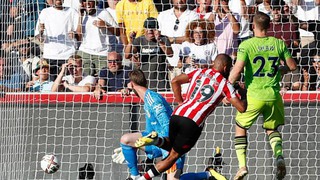 Brentford 4-0 MU: De Gea mắc sai lầm khó tin, HLV Ten Hag xác lập kỷ lục tồi tệ