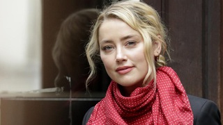 Mỹ nhân Amber Heard 'cứng rắn' trước búa rìu dư luận