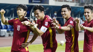 AFF Cup 2021 hôm nay: HLV Kiatisak chúc mừng Công Phượng