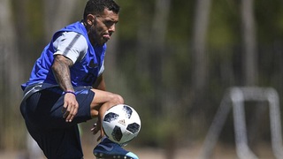 Carlos Tevez tiết lộ đi... nghỉ mát 7 tháng ở Thượng Hải để kiếm 34 triệu bảng