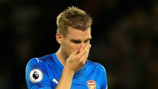 Mertesacker phát ngôn gây sốc dù đang chơi cho Arsenal