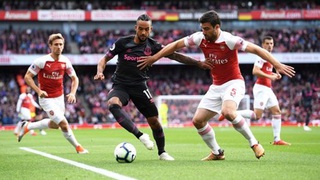 Arsenal 2-0 Everton: Lacazette, Aubameyang lập công, Pháo Thủ vượt mặt M.U, vào top 6