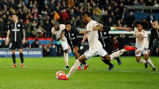 Cả thế giới đang ở dưới đôi chân Marcus Rashford