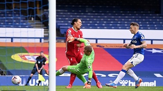 Trọng tài VAR 'quên' pha vào bóng của Pickford với Van Dijk, Liverpool phẫn nộ