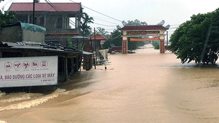 Áp thấp nhiệt đới khả năng mạnh lên thành bão, miền Trung mưa lớn