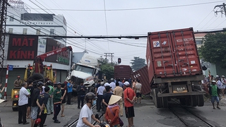 Tai nạn giao thông giữa tàu hỏa và xe container