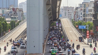 Hà Nội: Ô tô được lưu thông tại đường Vành đai 2 trên cao đoạn Ngã Tư Sở - Ngã Tư Vọng