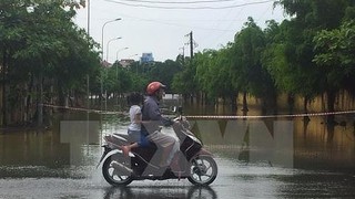 Khu vực từ Đà Nẵng trở vào có mưa rào và dông, cần đề phòng lốc, sét