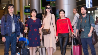 Đỗ Mỹ Linh rạng rỡ ở sân bay khi trở về từ Hoa hậu Thế giới