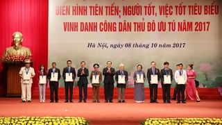 Hà Nội vinh danh 10 Công dân Thủ đô ưu tú 2017 và tôn vinh 790 gương điển hình tiên tiến
