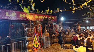 Không còn tình trạng 'tiền trao, ấn phát' tại đền Trần