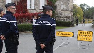 Pháp: Xe chở người di cư đâm cảnh sát và bị nổ súng