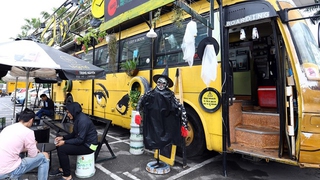 Độc đáo quán cafe bus thân thiện với môi trường