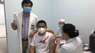 HLV Kiatisuk tiêm vaccine, chuẩn bị về Thái Lan nghỉ phép