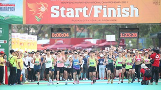 Nguyễn Thị Oanh lần thứ 5 vô địch cự ly 5km nữ tuyển Tiền Phong Marathon 2021