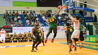 VBA 2017: Thang Long Warriors 87-90 Cantho Catfish: Basa bùng nổ hạ gục chủ nhà!