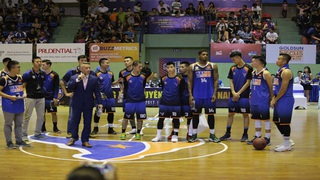 VBA 2017: Hanoi Buffaloes 83-61 Danang Dragons: Cầu thủ Hanoi Buffaloes òa khóc vì niềm vui bất ngờ