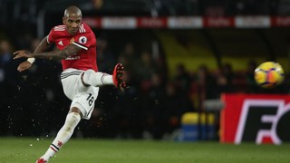 Ashley Young rực sáng: Chuyển nhượng này, đừng nhắc 'ForeverYoung' nữa