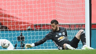 Tin bóng đá MU 14/10: De Gea lại mắc sai lầm. Bruno Fernandes có thể nghỉ 4 trận